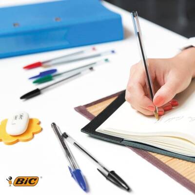 BIC Cristal Medium Tükenmez Kalem, 1.0 mm Uç, Şeffaf Gövde, Siyah - 10