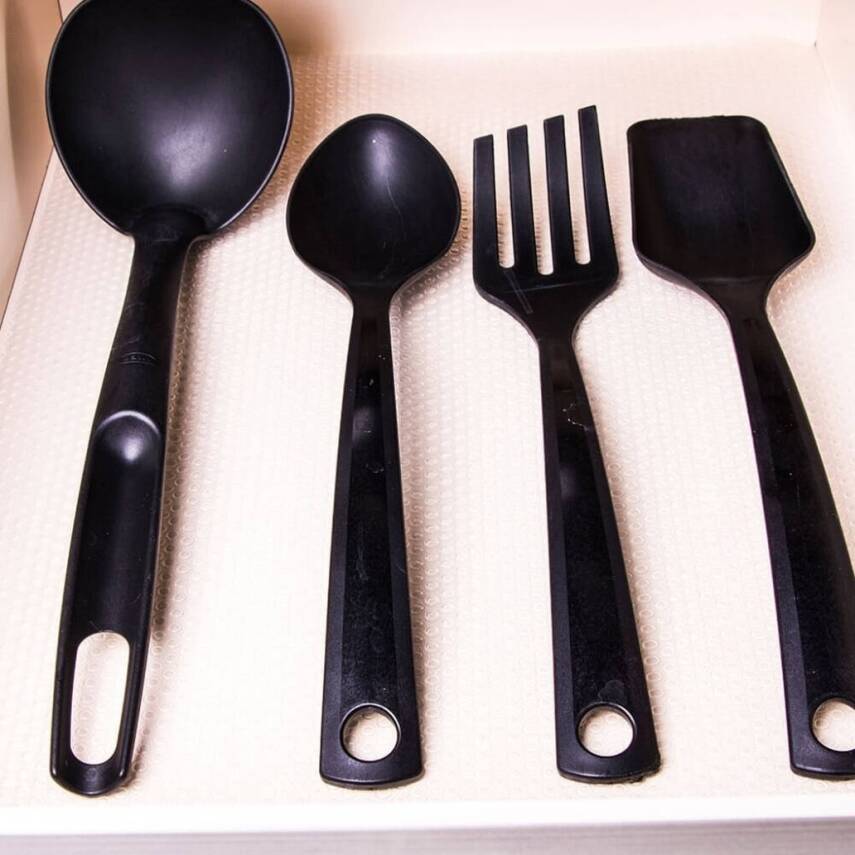 Decobella Şeffaf Raf Örtüsü 125x50 cm, Kaymaz ve Kolay Temizlenir - 5