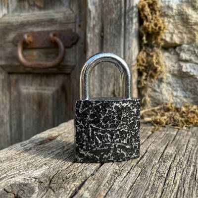 Kale 10-120 Asma Kilit, 20 mm, Döküm, Dayanıklı ve Güvenli Tasarım - 2